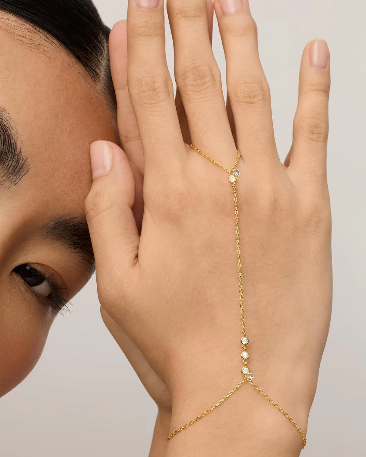 Bracelet Chaîne Main Femme – Plaqué Or 14K & Zircon Cubique - nura-chic