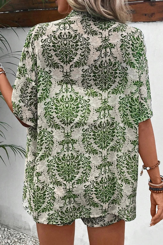 Ensemble Femme à Imprimé Feuilles – Haut Ouvert & Short Taille Mi-Haute